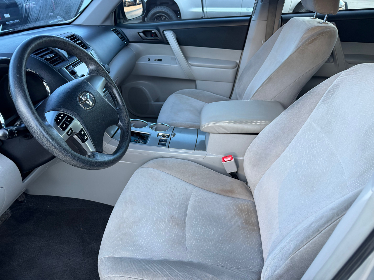 Toyota Highlander Base 2WD I4 2013