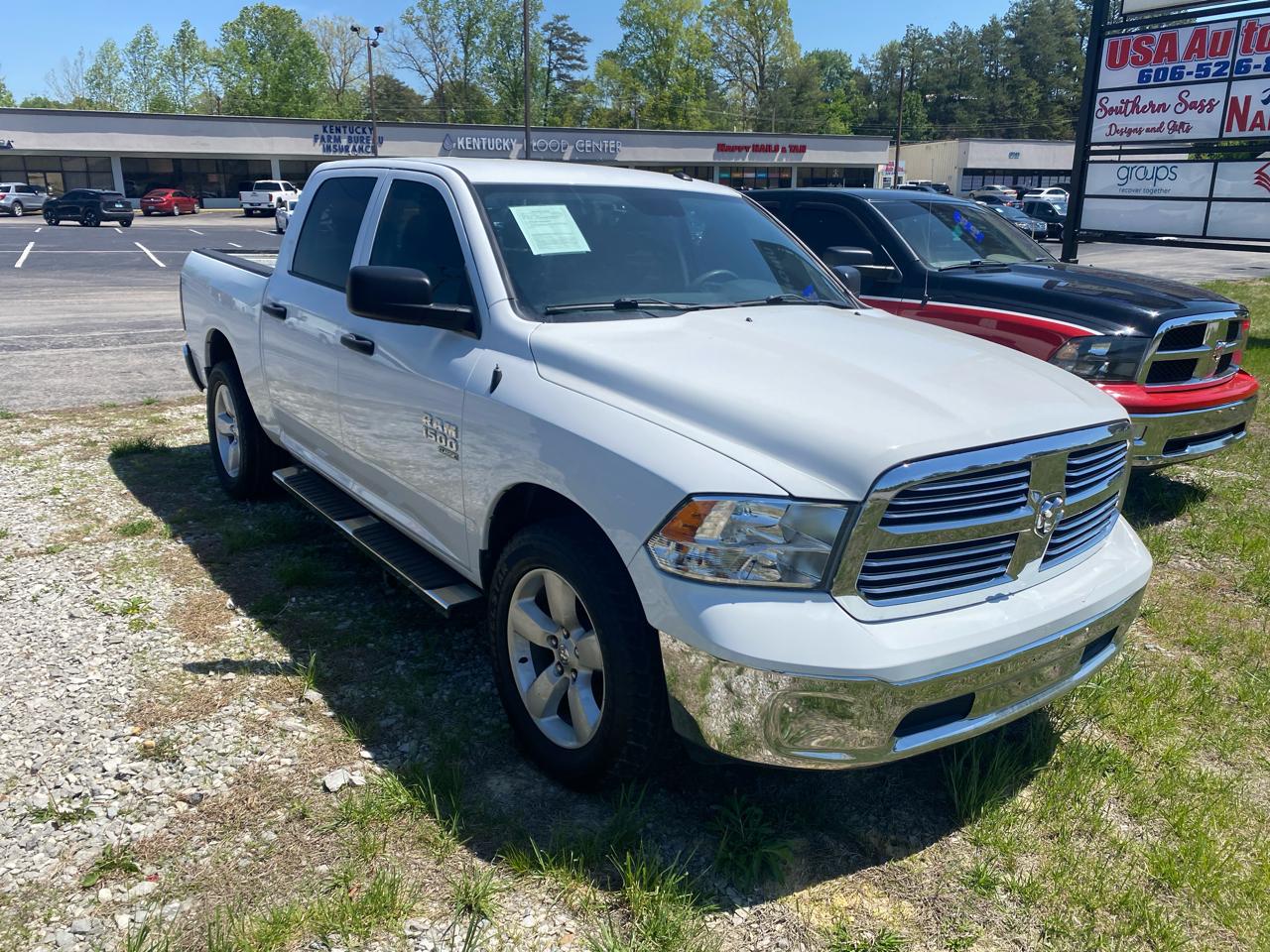 RAM 1500 Classic Tradesman 4x4 Crew Cab 5'7" Box 2022