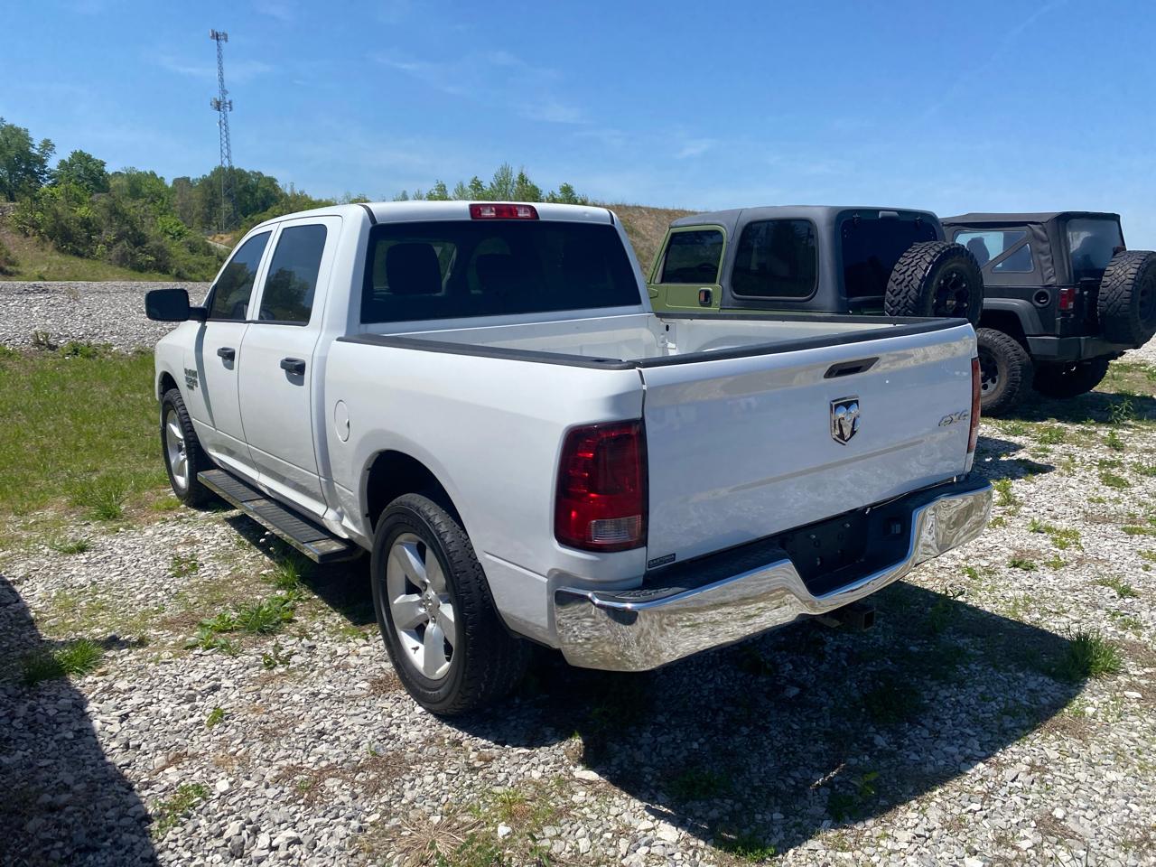 RAM 1500 Classic Tradesman 4x4 Crew Cab 5'7" Box 2022