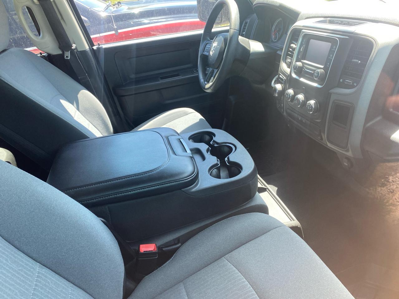 RAM 1500 Classic Tradesman 4x4 Crew Cab 5'7" Box 2022