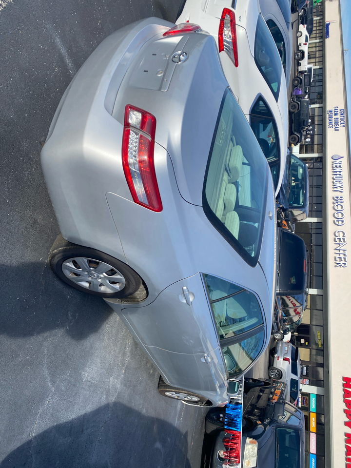 Toyota Camry 4dr Sdn I4 Man (Natl) 2010