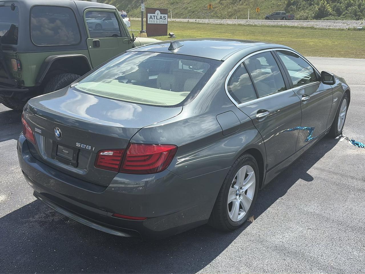 BMW 5 Series 4dr Sdn 528i xDrive AWD 2012