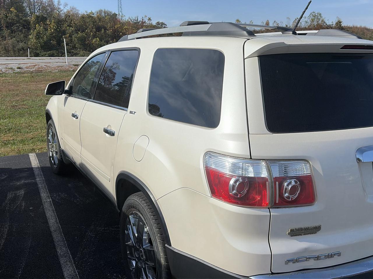 GMC Acadia AWD 4dr SLT2 2010
