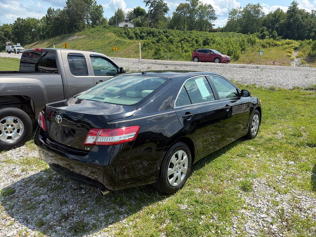 Toyota Camry 4dr Sdn I4 Man LE (Natl) 2011