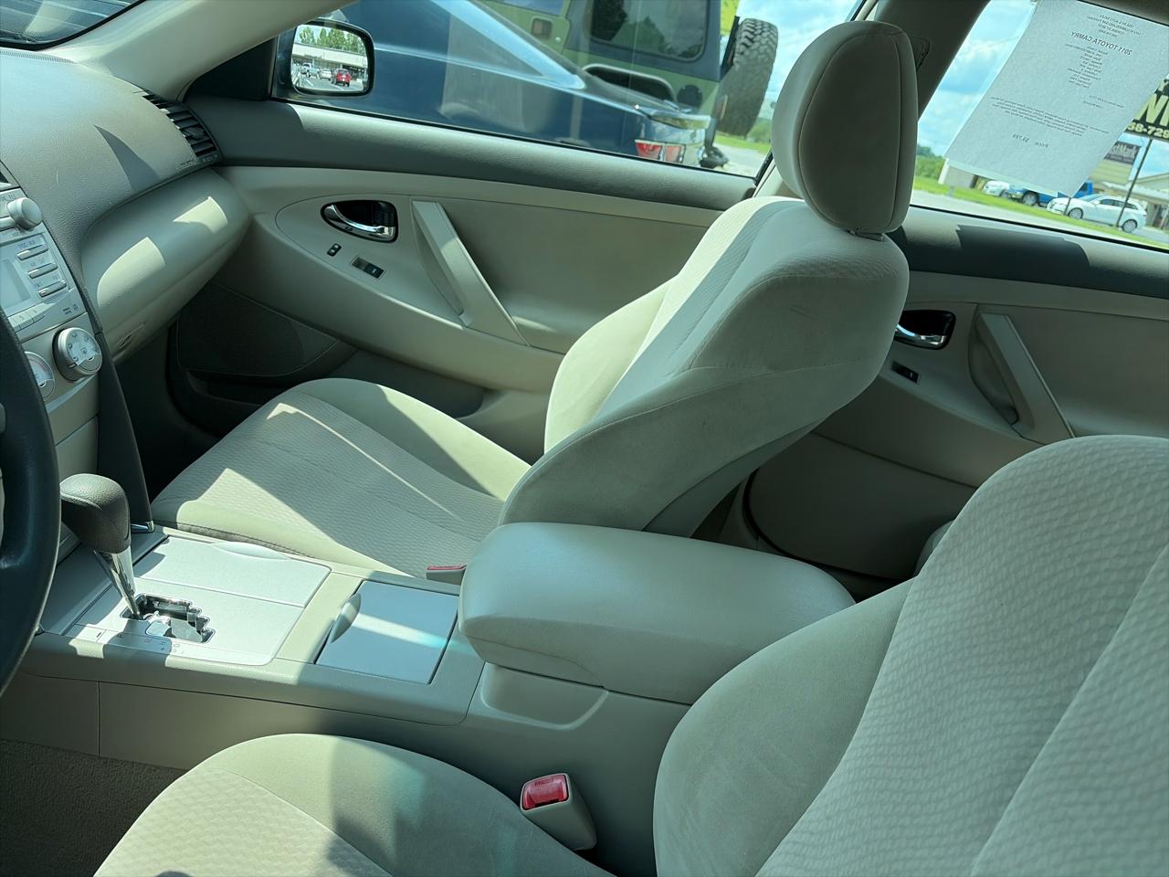 Toyota Camry 4dr Sdn I4 Man LE (Natl) 2011