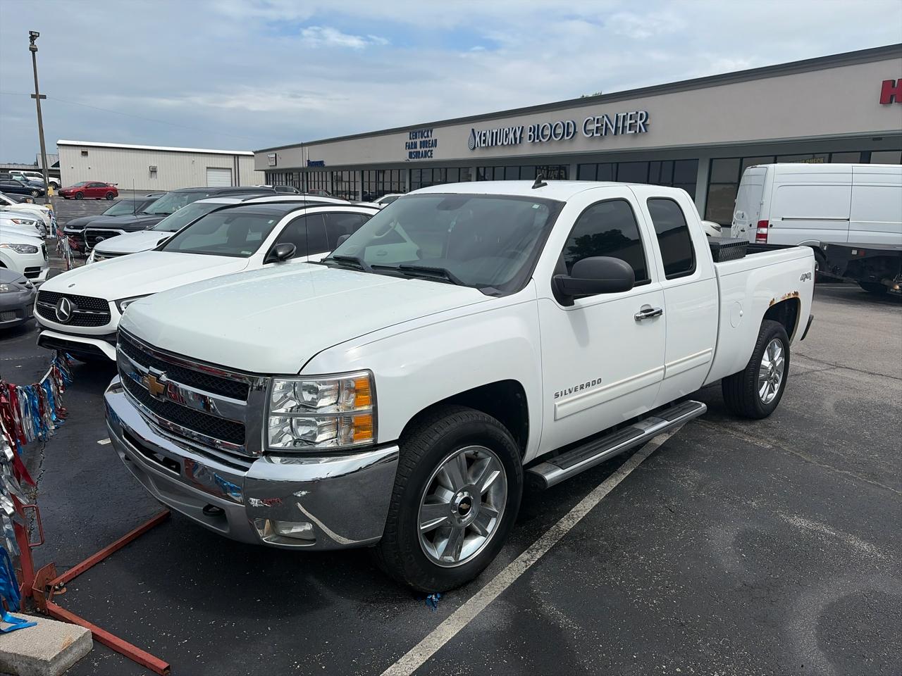 Chevrolet Silverado 1500 4WD Ext Cab 143.5" LT 2012