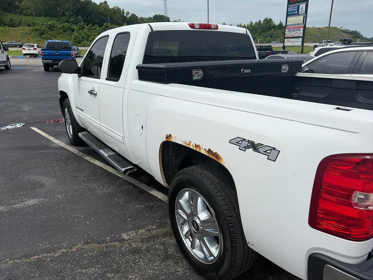 Chevrolet Silverado 1500 4WD Ext Cab 143.5" LT 2012