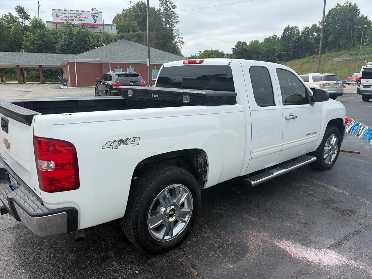 Chevrolet Silverado 1500 4WD Ext Cab 143.5" LT 2012