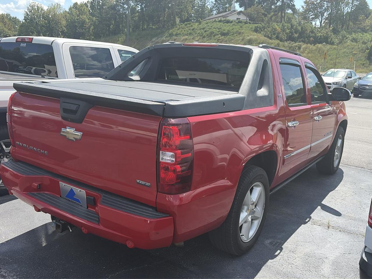 Chevrolet Avalanche 4WD Crew Cab 130" LTZ 2009