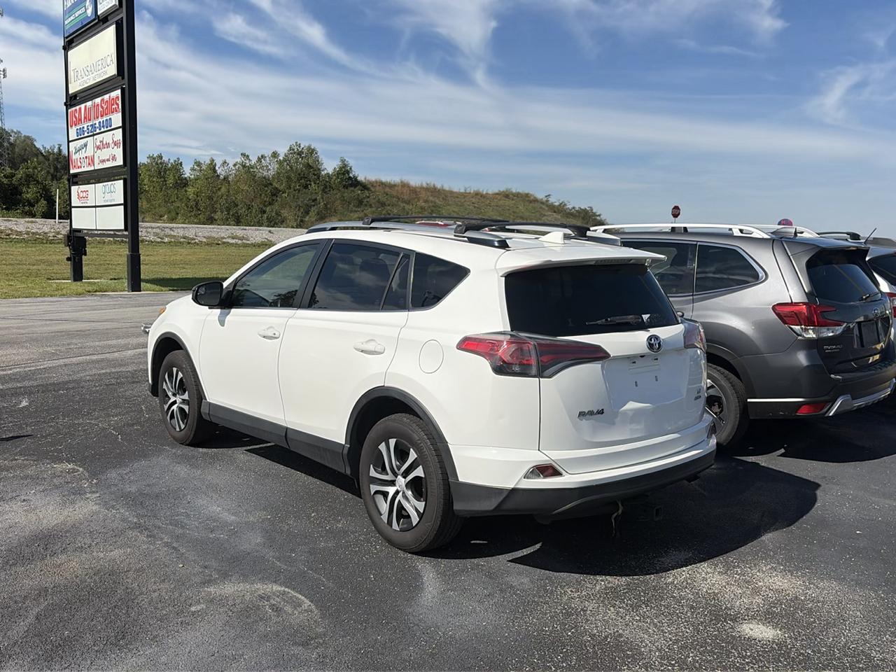 Toyota RAV4 LE AWD (Natl) 2017