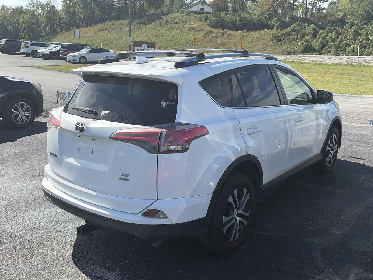 Toyota RAV4 LE AWD (Natl) 2017