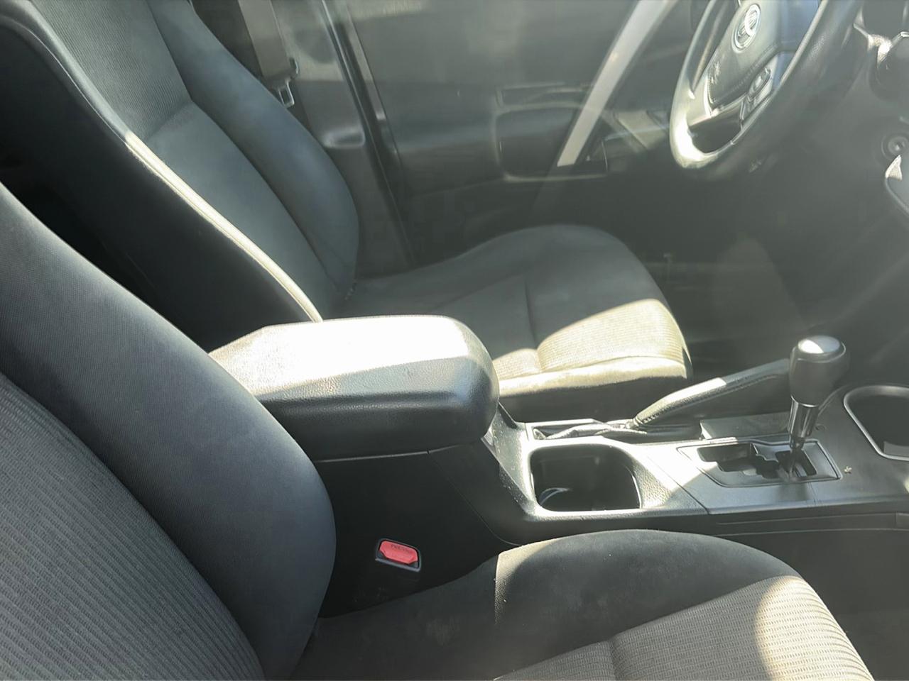 Toyota RAV4 LE AWD (Natl) 2017