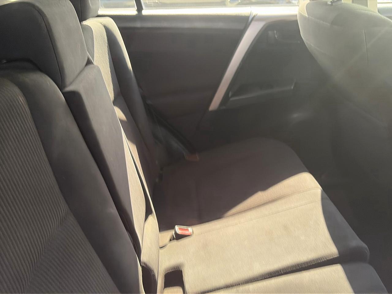 Toyota RAV4 LE AWD (Natl) 2017