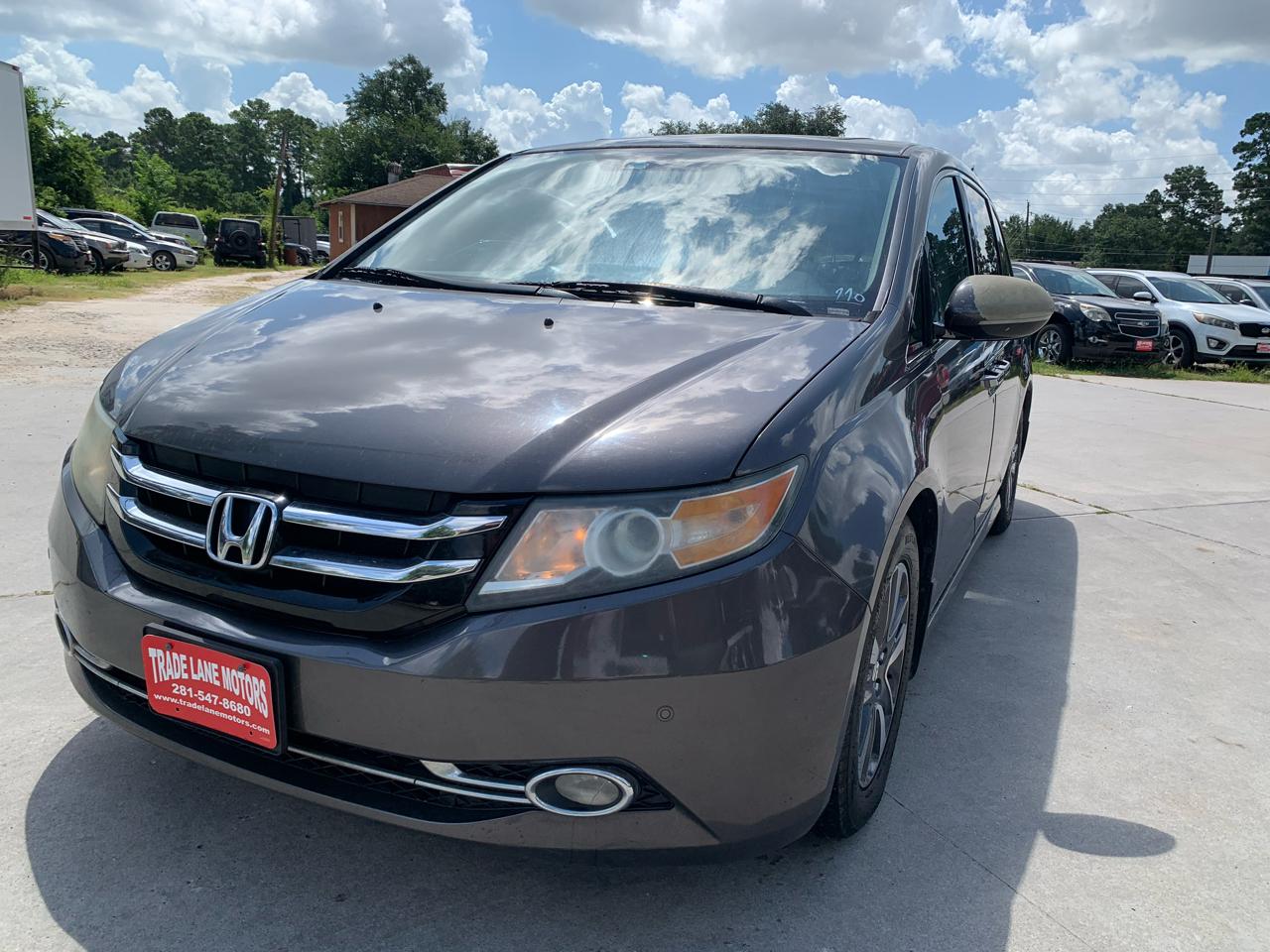 2014 Honda Odyssey Touring's photo