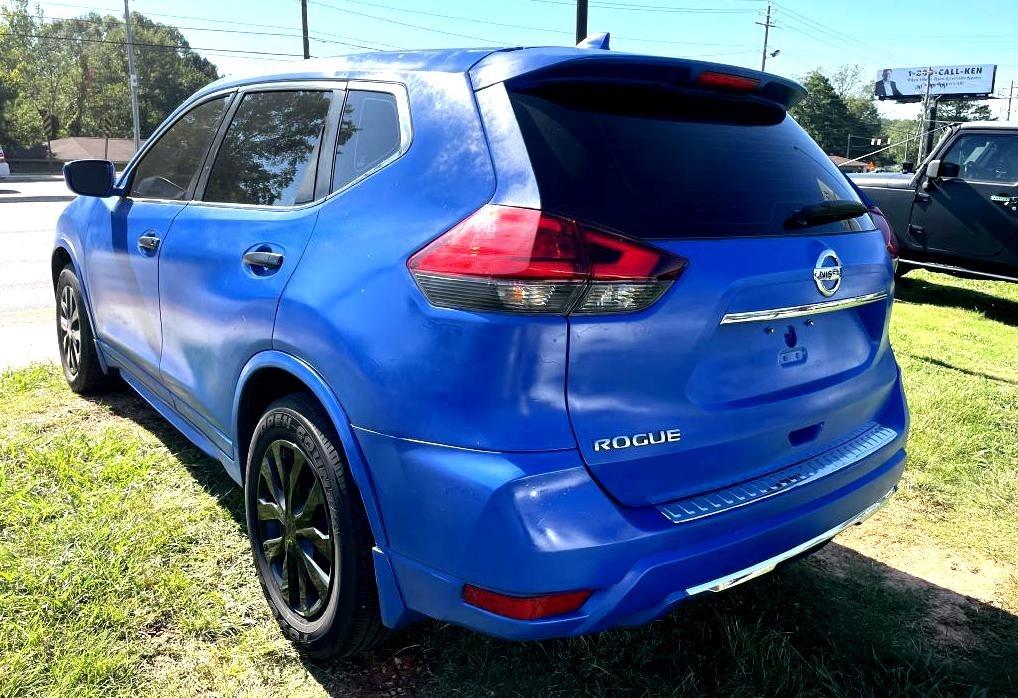 Nissan Rogue photo 2