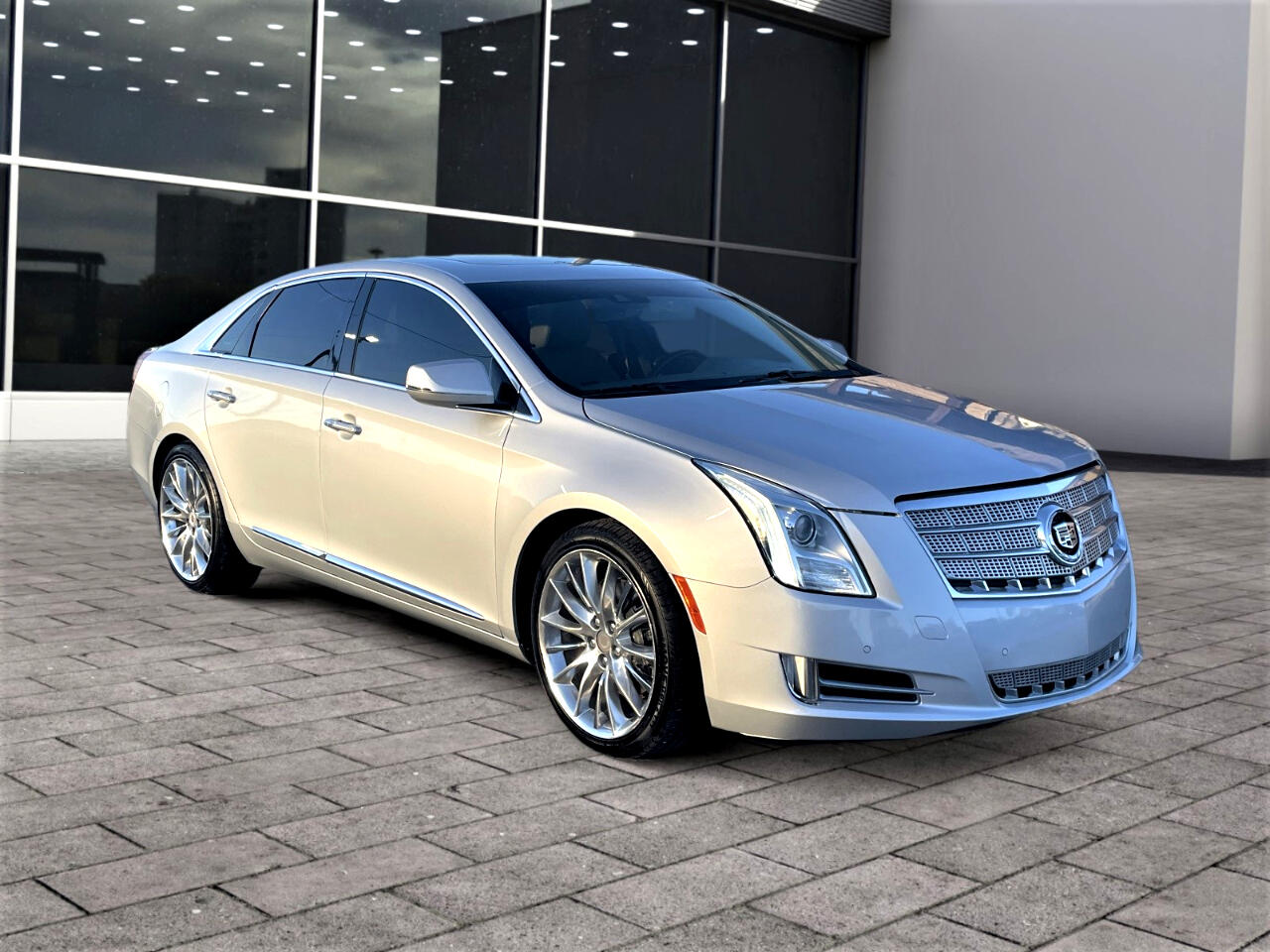 Cadillac XTS 4dr Sdn Platinum FWD 2013