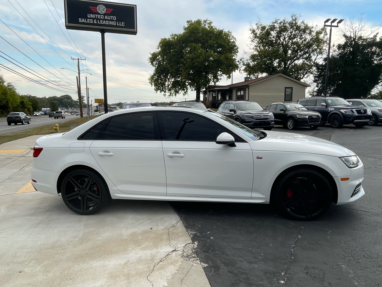 2017 Audi A4 2.0T Premium Quattro photo 4