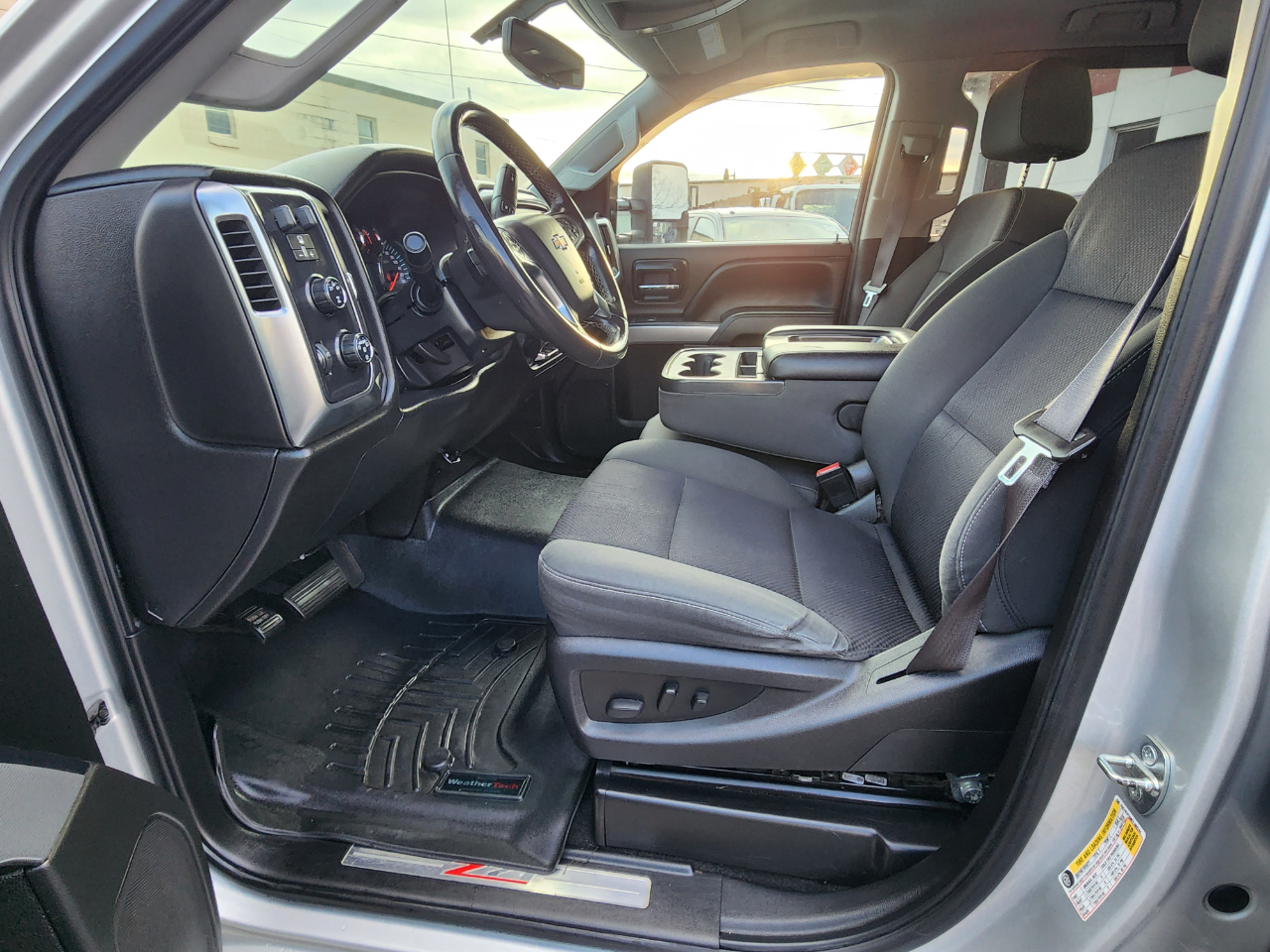 Chevrolet Silverado 2500HD LT Crew Cab Long Box 4WD 2015