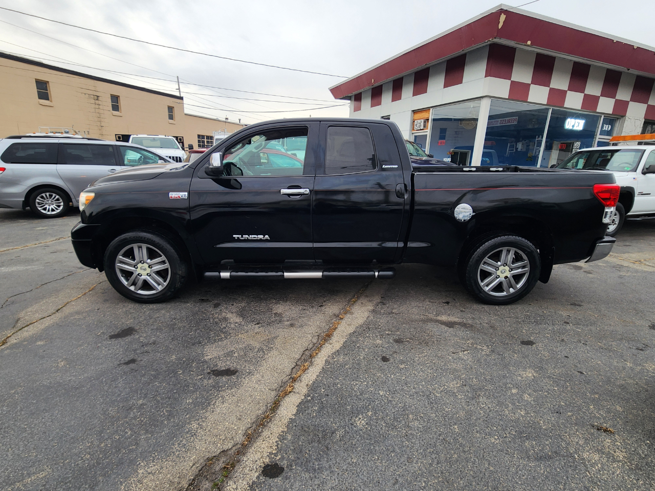 Toyota Tundra Limited 5.7L Double Cab 4WD 2013