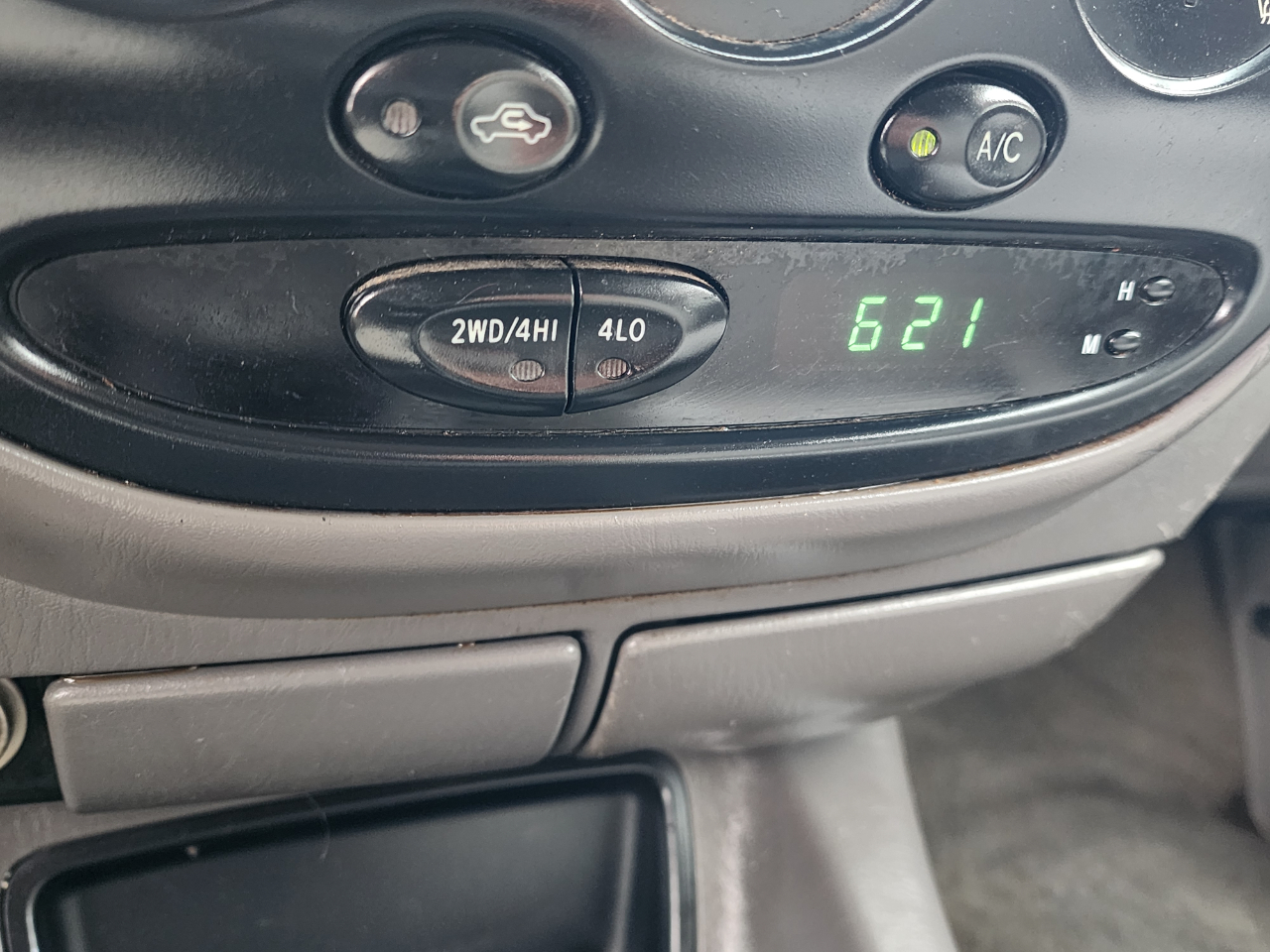 Toyota Tundra SR5 Double Cab 4WD 2004