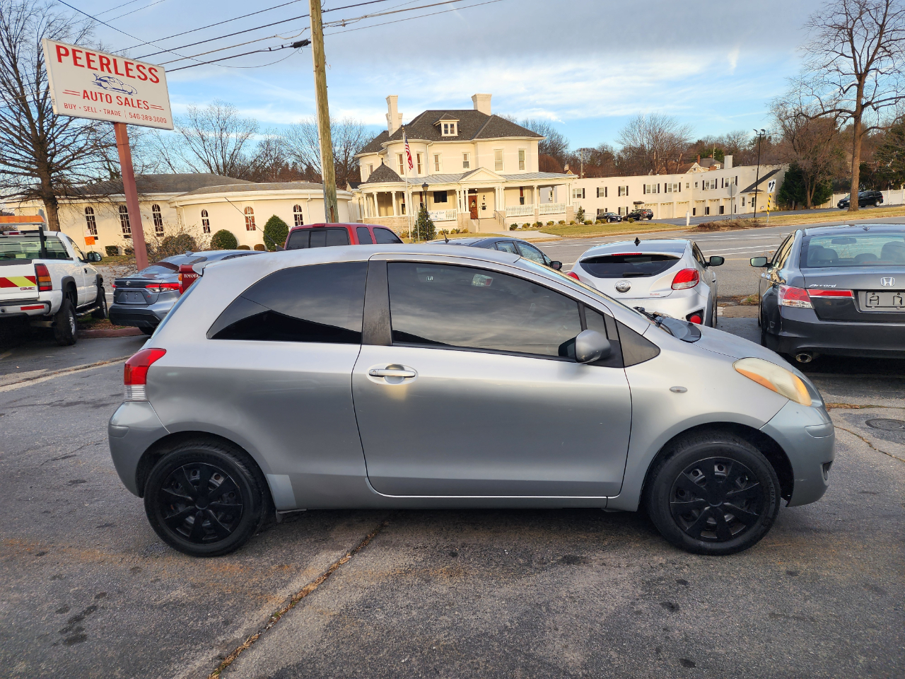Toyota Yaris Liftback 3-Door AT 2009