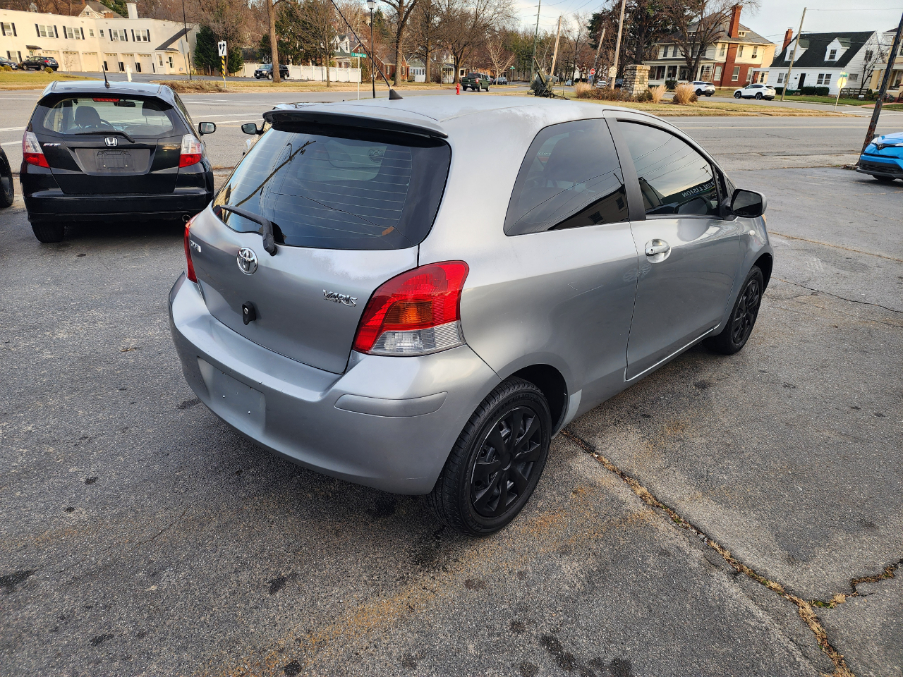 Toyota Yaris Liftback 3-Door AT 2009