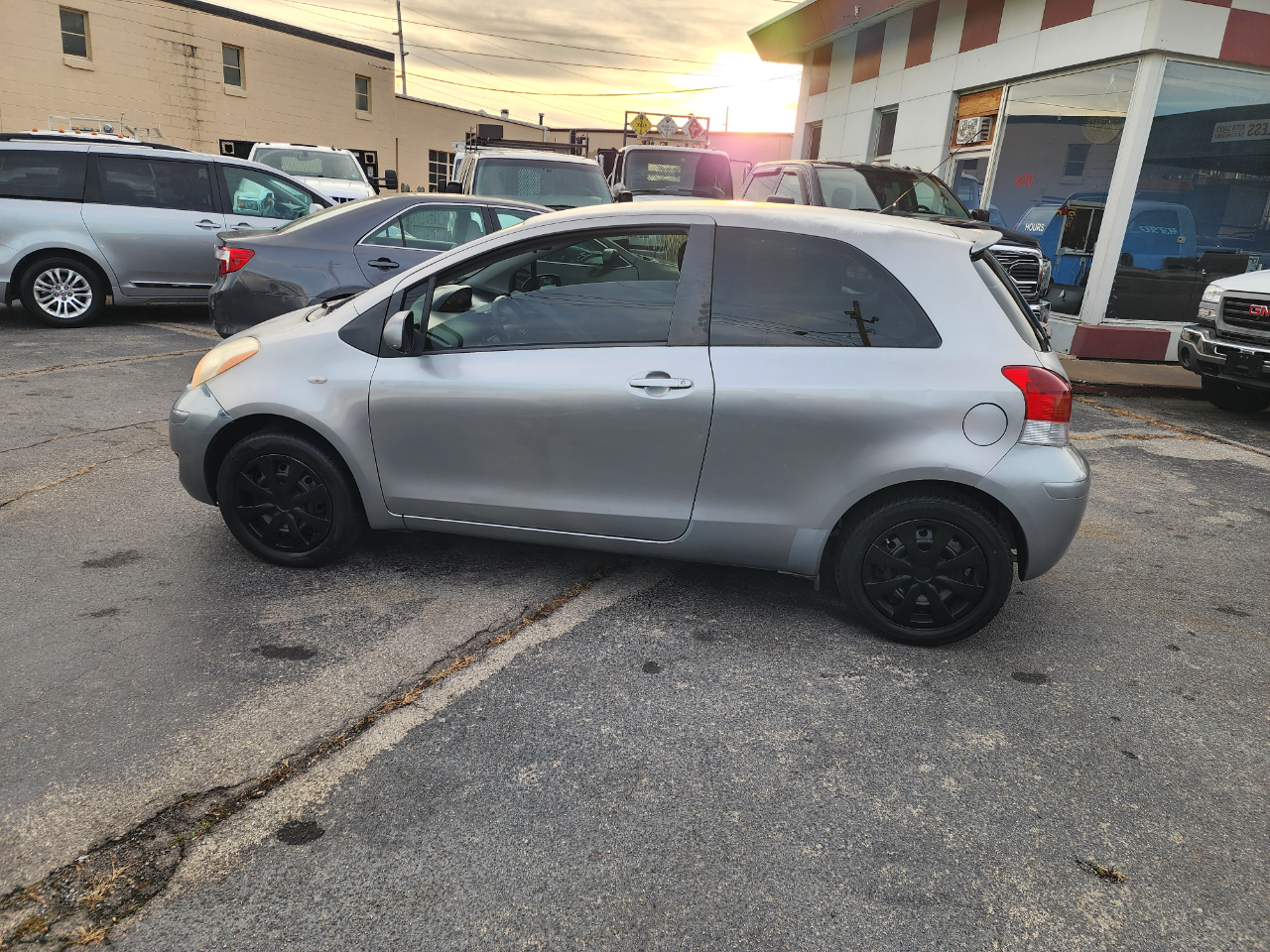Toyota Yaris Liftback 3-Door AT 2009