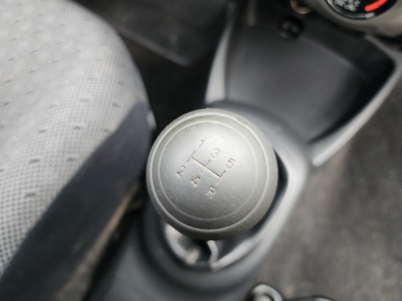 Toyota Yaris Liftback 3-Door AT 2009