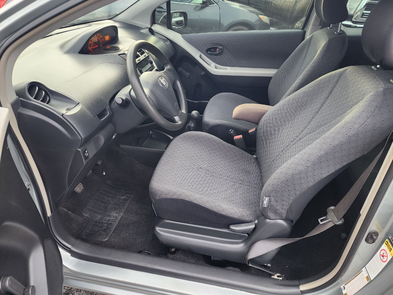 Toyota Yaris Liftback 3-Door AT 2009