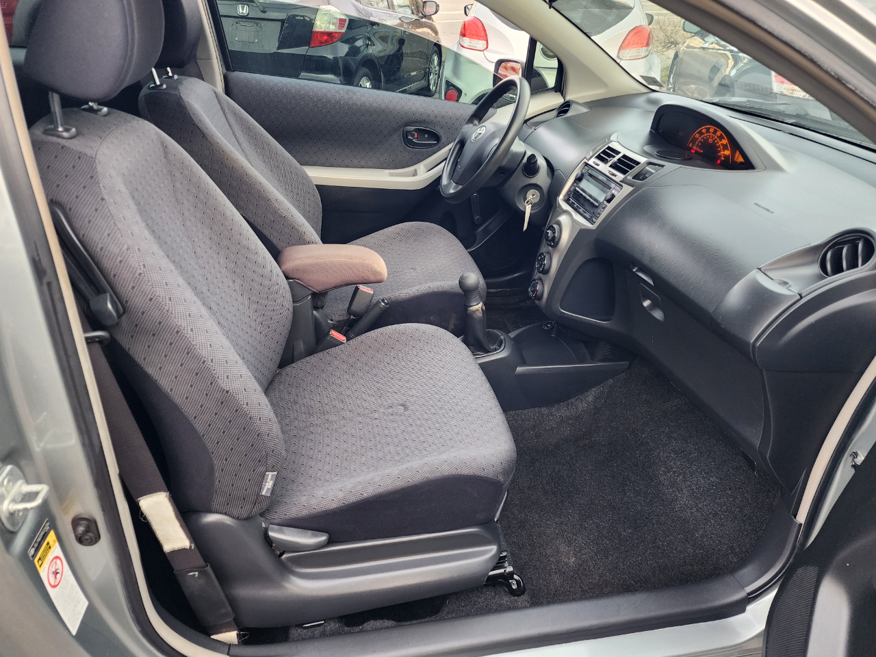 Toyota Yaris Liftback 3-Door AT 2009