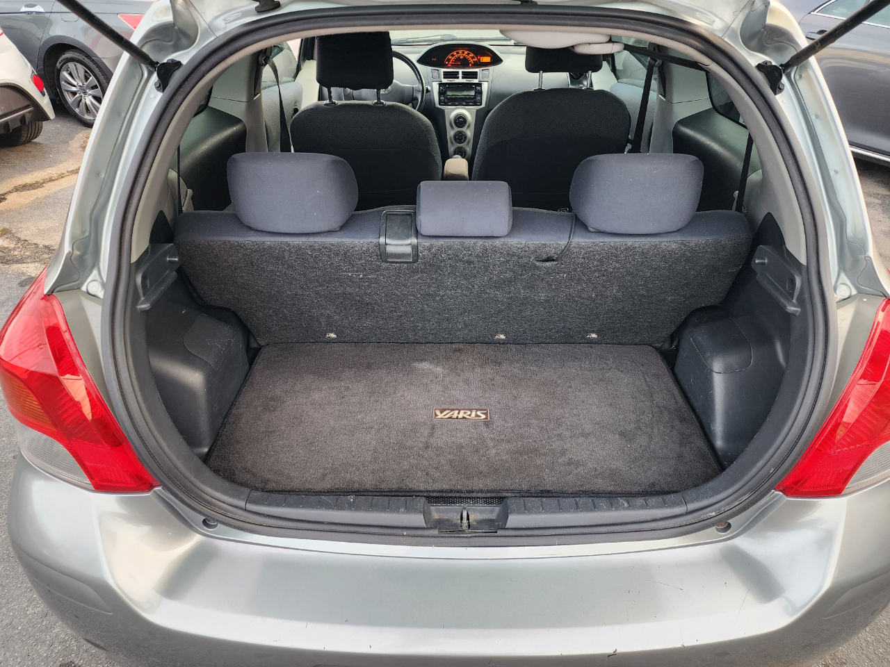 Toyota Yaris Liftback 3-Door AT 2009