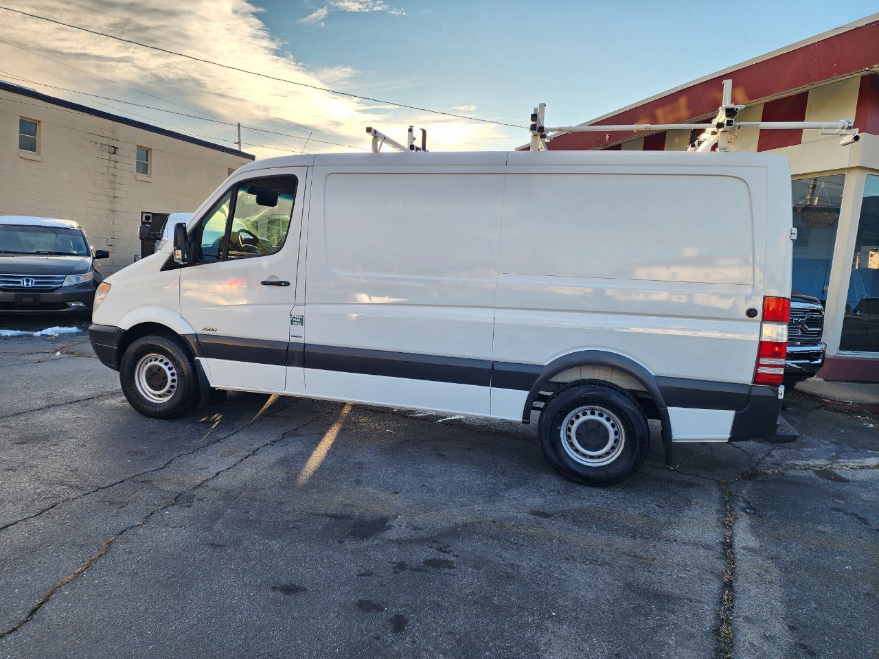 Mercedes-Benz Sprinter 2500 High Roof 144-in. WB 2012