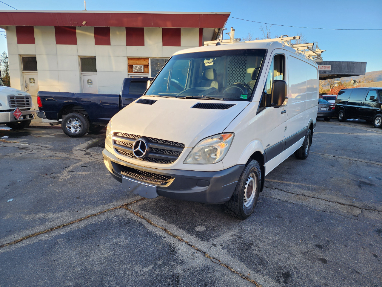 Mercedes-Benz Sprinter 2500 High Roof 144-in. WB 2012