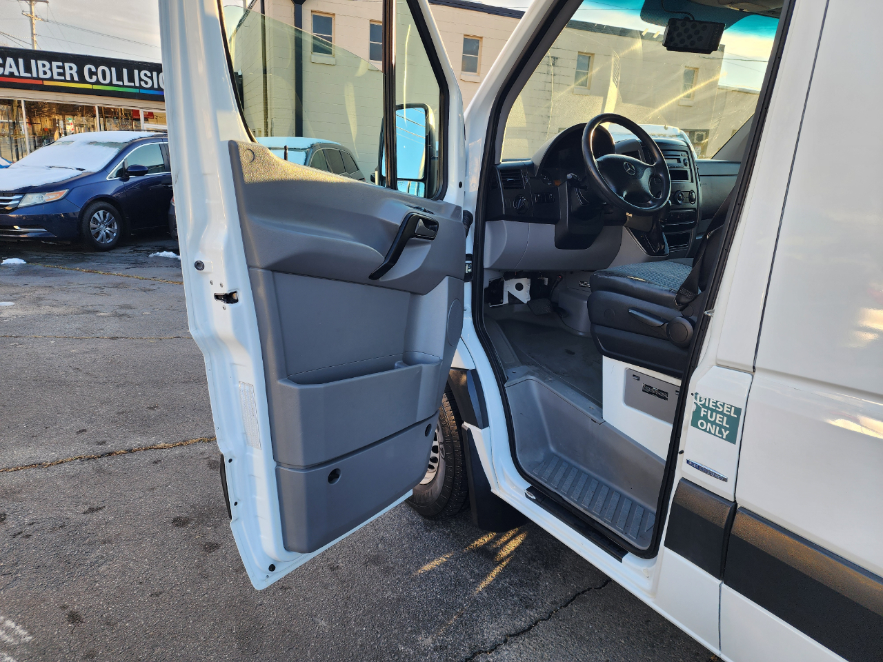 Mercedes-Benz Sprinter 2500 High Roof 144-in. WB 2012