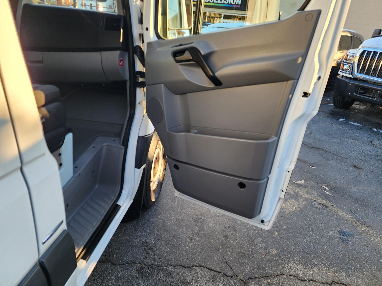 Mercedes-Benz Sprinter 2500 High Roof 144-in. WB 2012