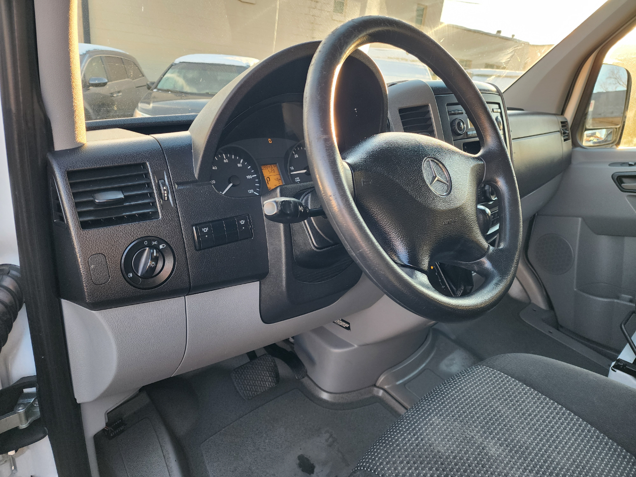 Mercedes-Benz Sprinter 2500 High Roof 144-in. WB 2012