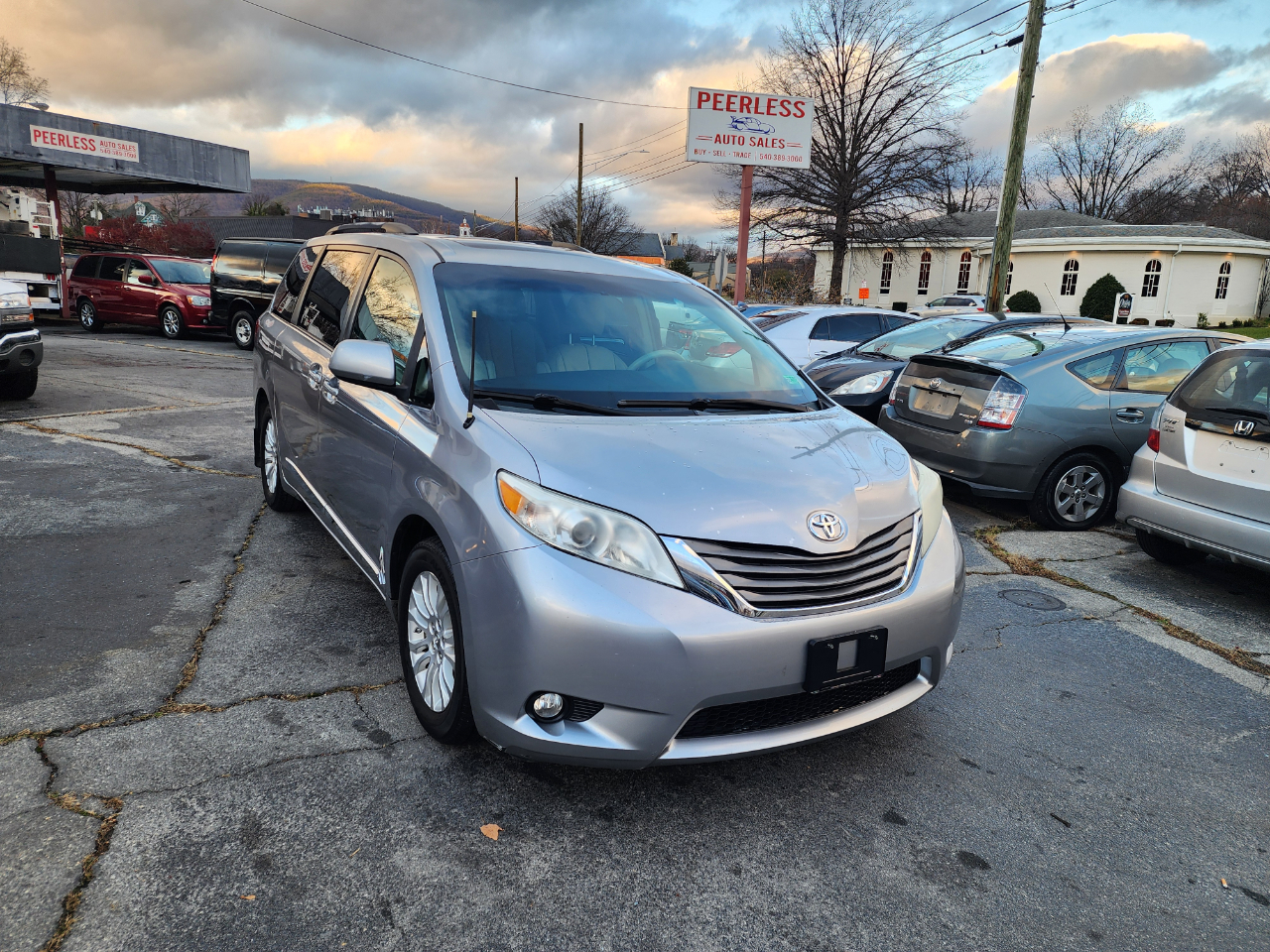 Toyota Sienna Limited 7-Pass V6 2011