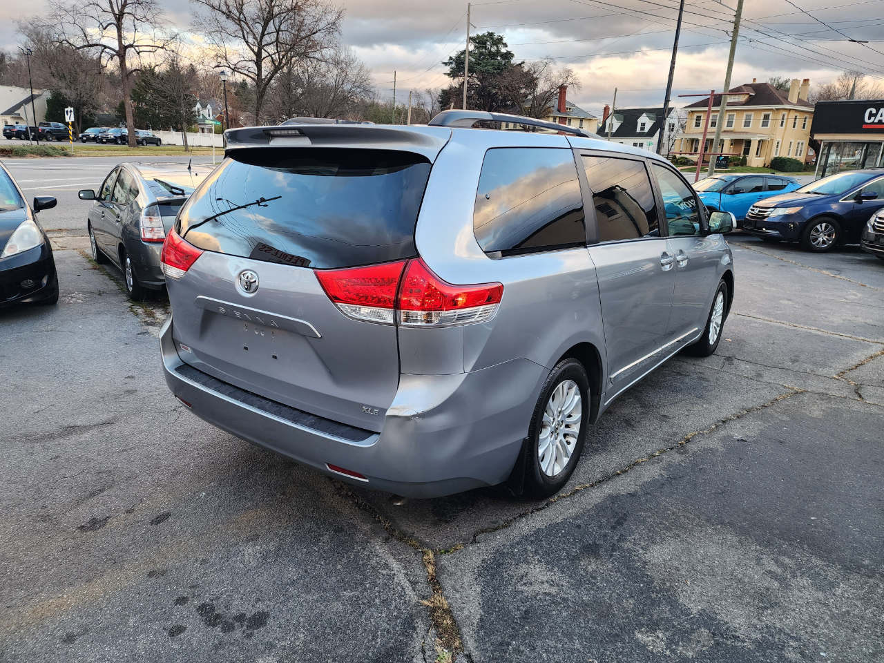 Toyota Sienna Limited 7-Pass V6 2011