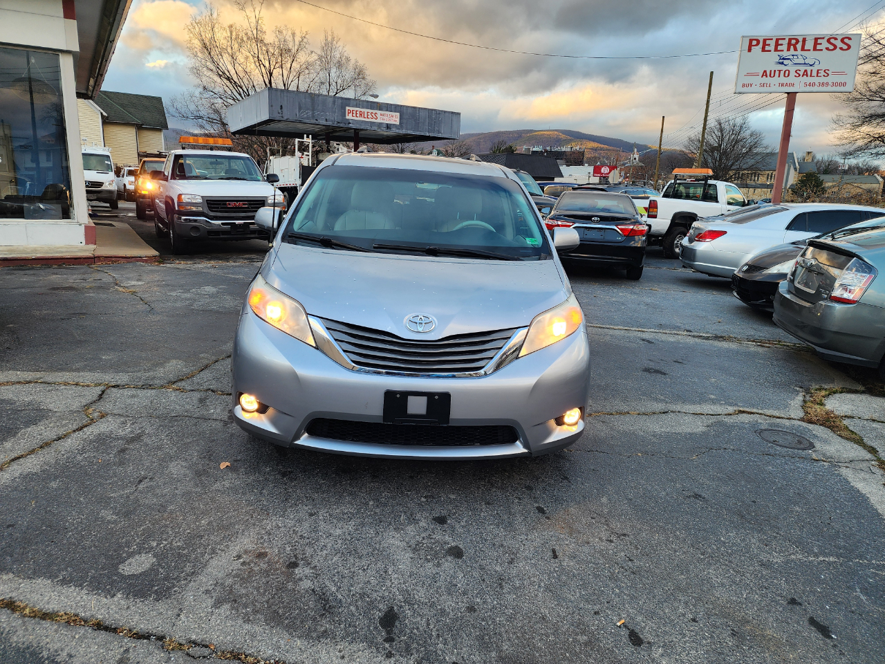 Toyota Sienna Limited 7-Pass V6 2011