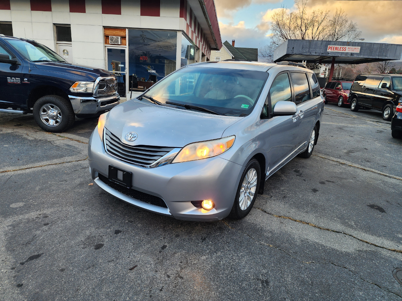 Toyota Sienna Limited 7-Pass V6 2011