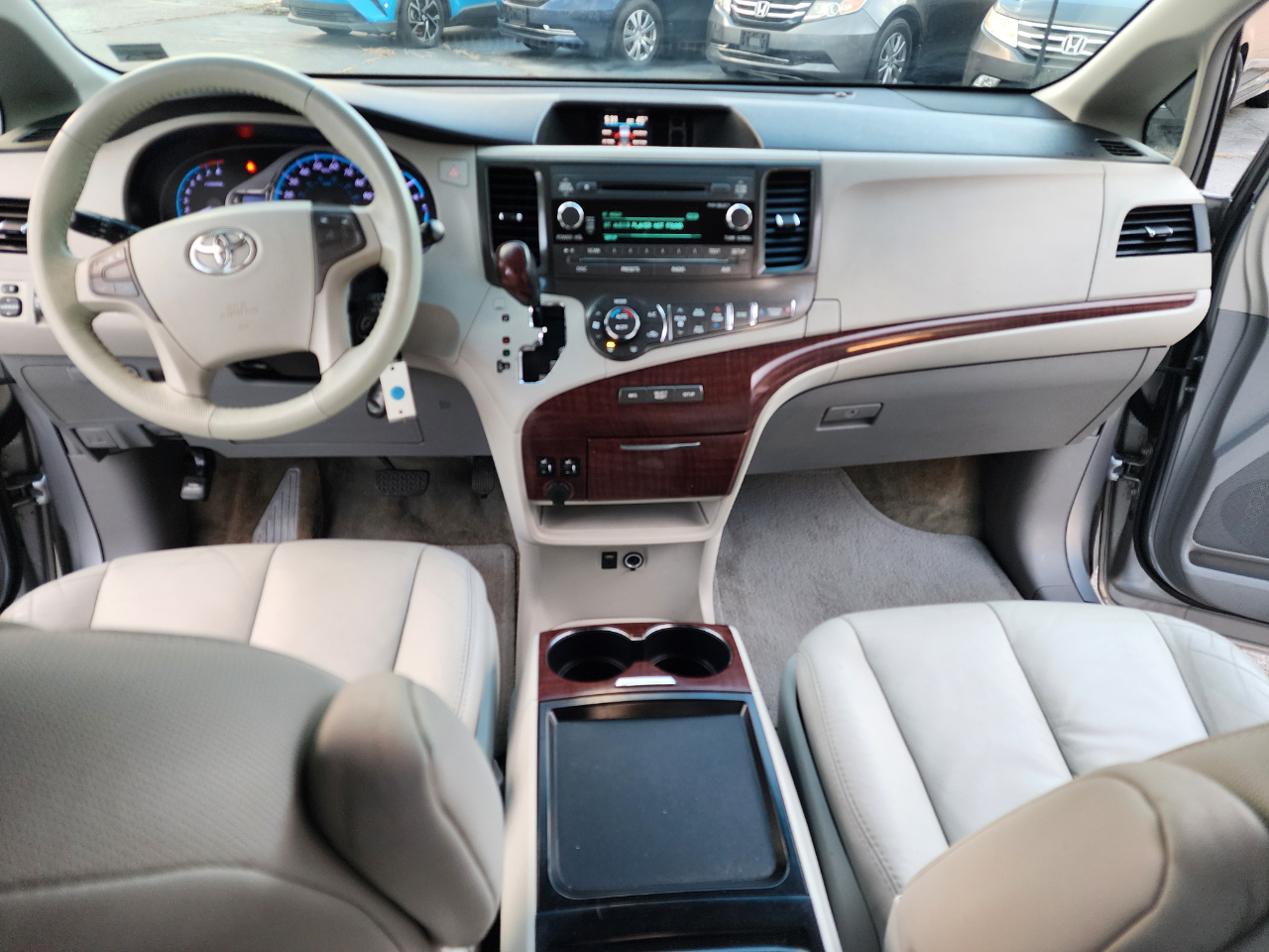 Toyota Sienna Limited 7-Pass V6 2011