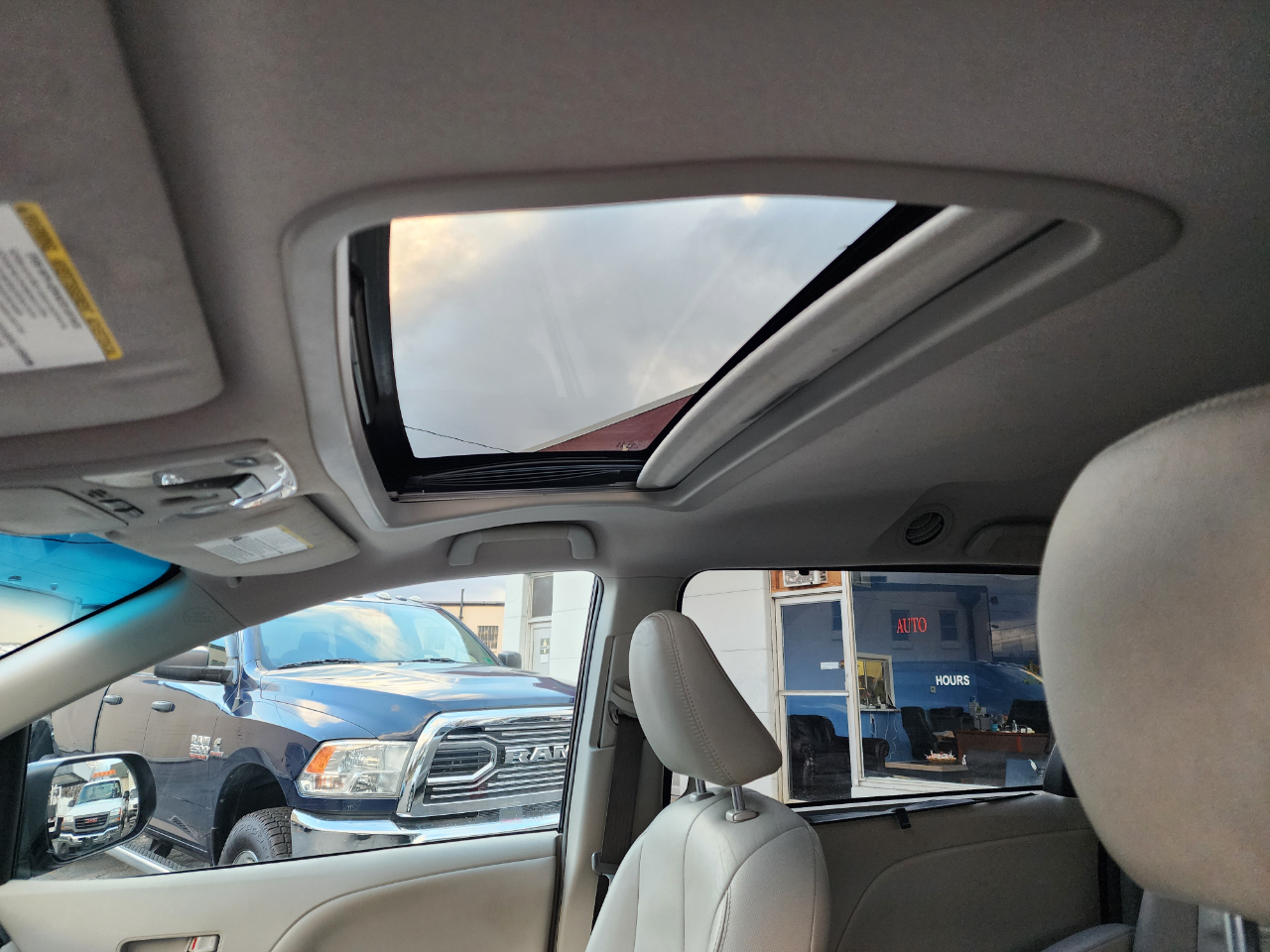 Toyota Sienna Limited 7-Pass V6 2011