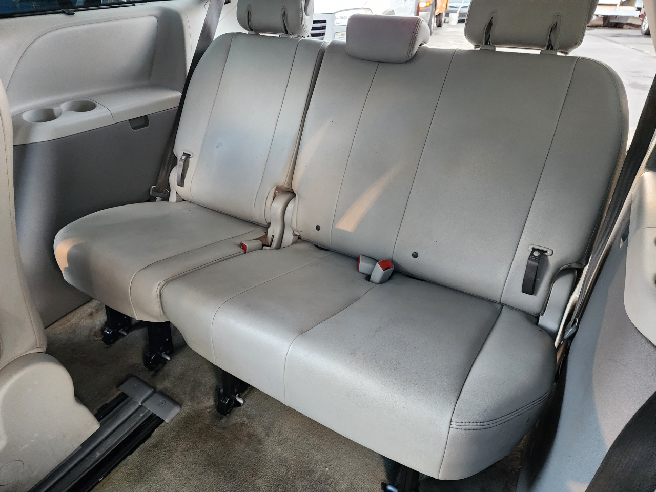 Toyota Sienna Limited 7-Pass V6 2011