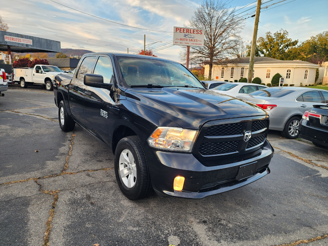 RAM 1500 Tradesman Crew Cab SWB 4WD 2018