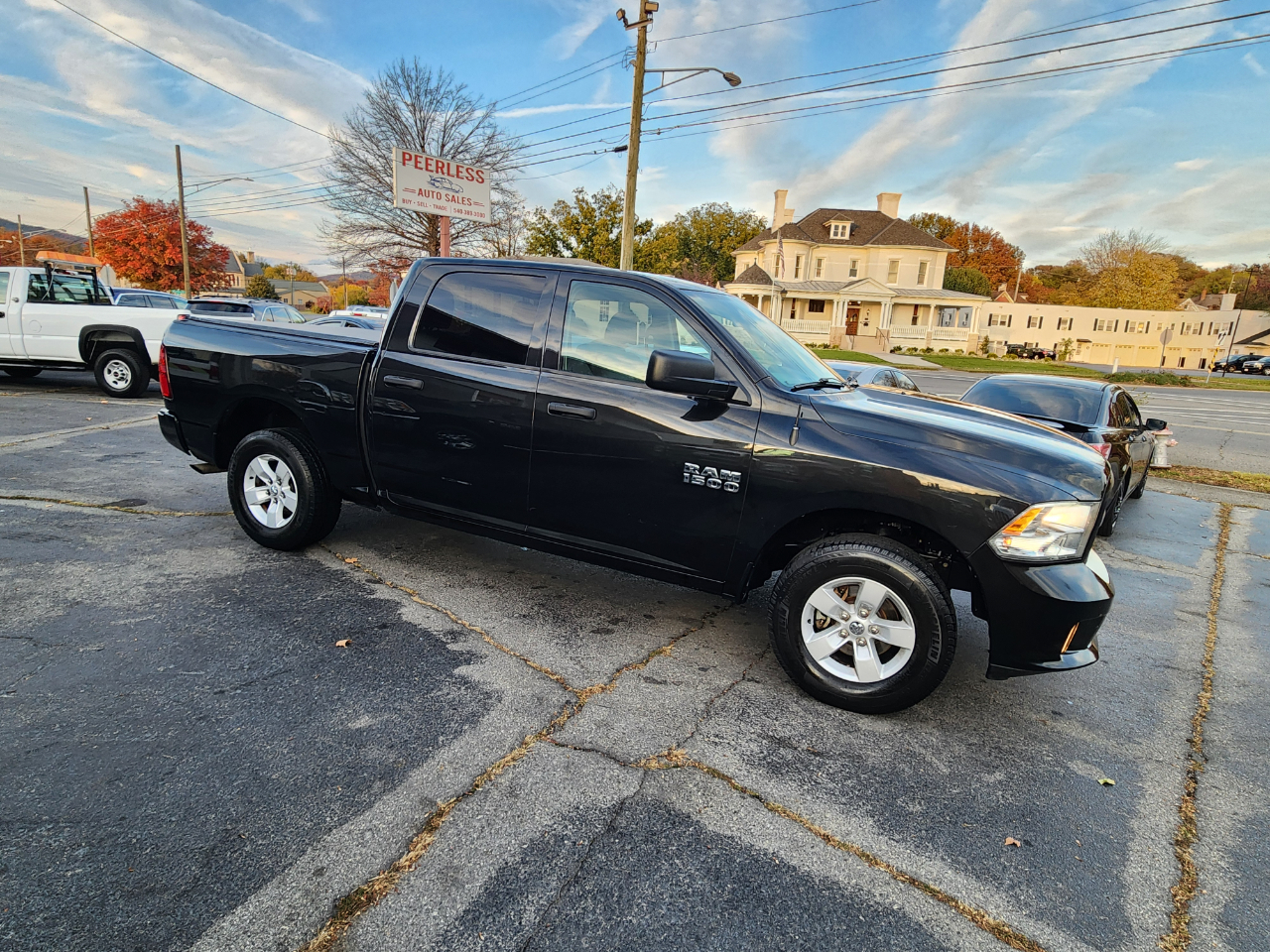 RAM 1500 Tradesman Crew Cab SWB 4WD 2018