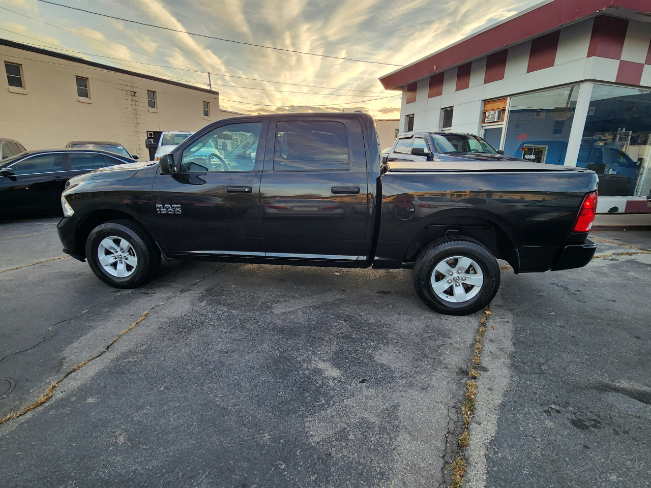 RAM 1500 Tradesman Crew Cab SWB 4WD 2018