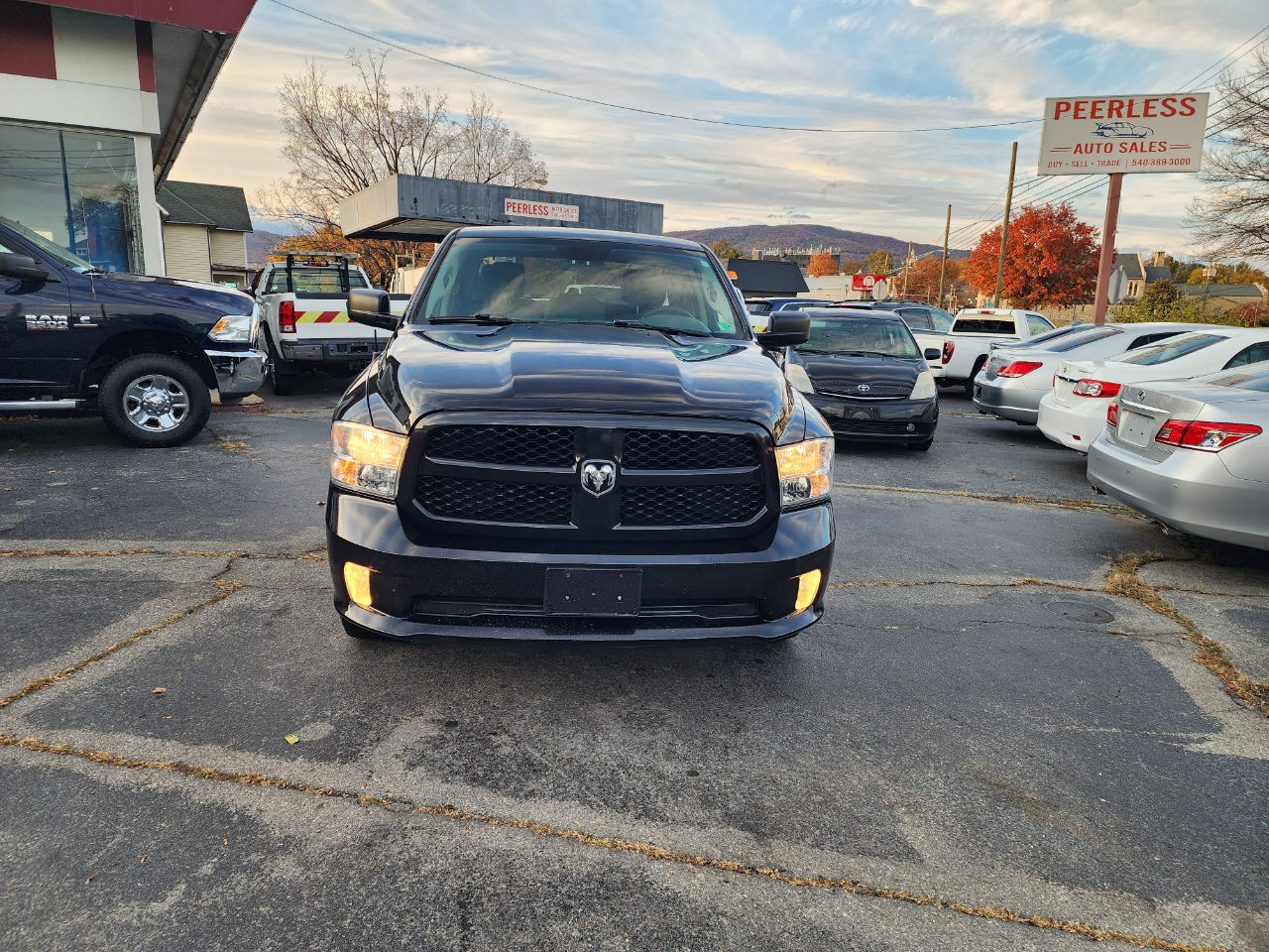 RAM 1500 Tradesman Crew Cab SWB 4WD 2018