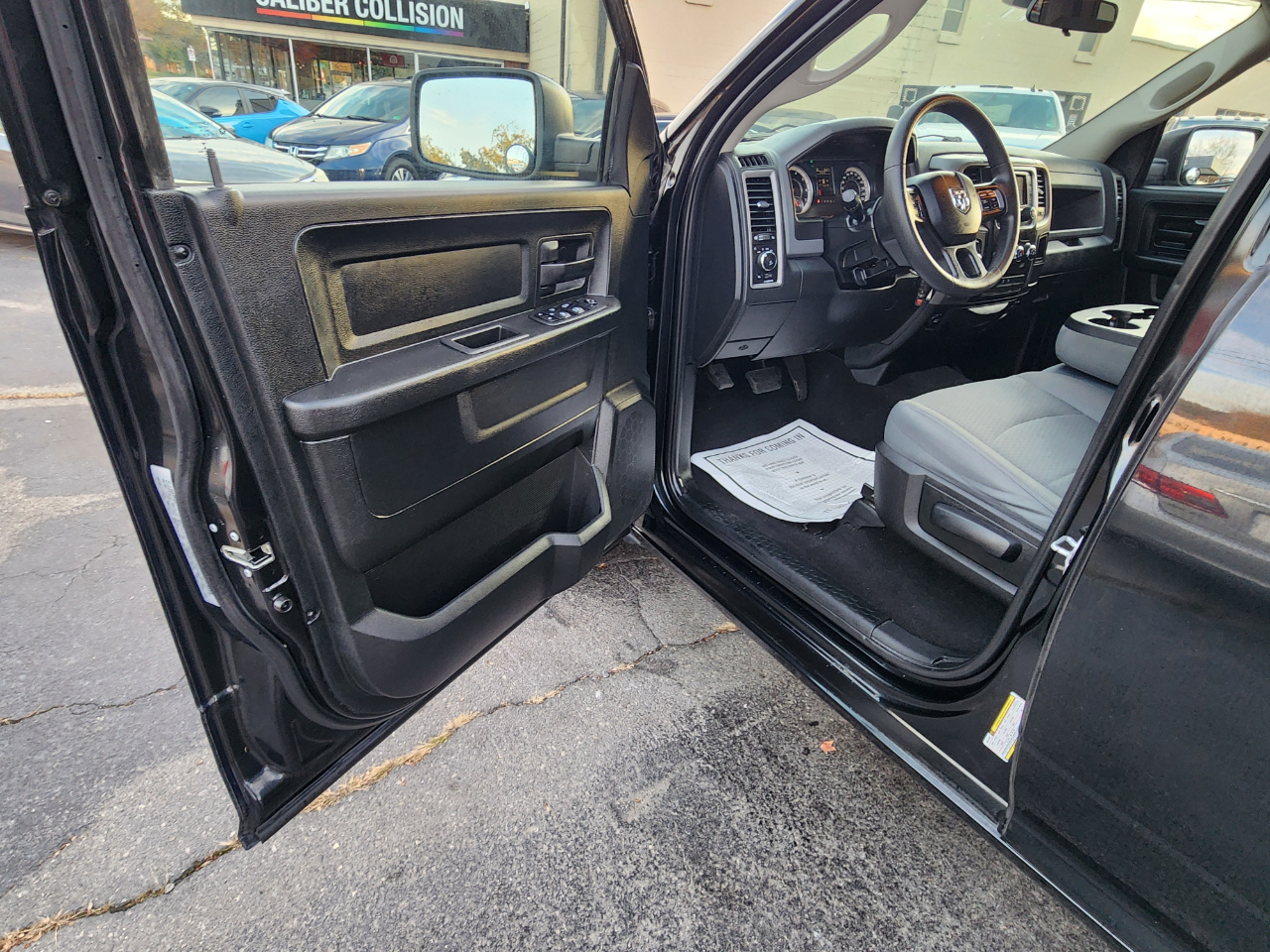 RAM 1500 Tradesman Crew Cab SWB 4WD 2018