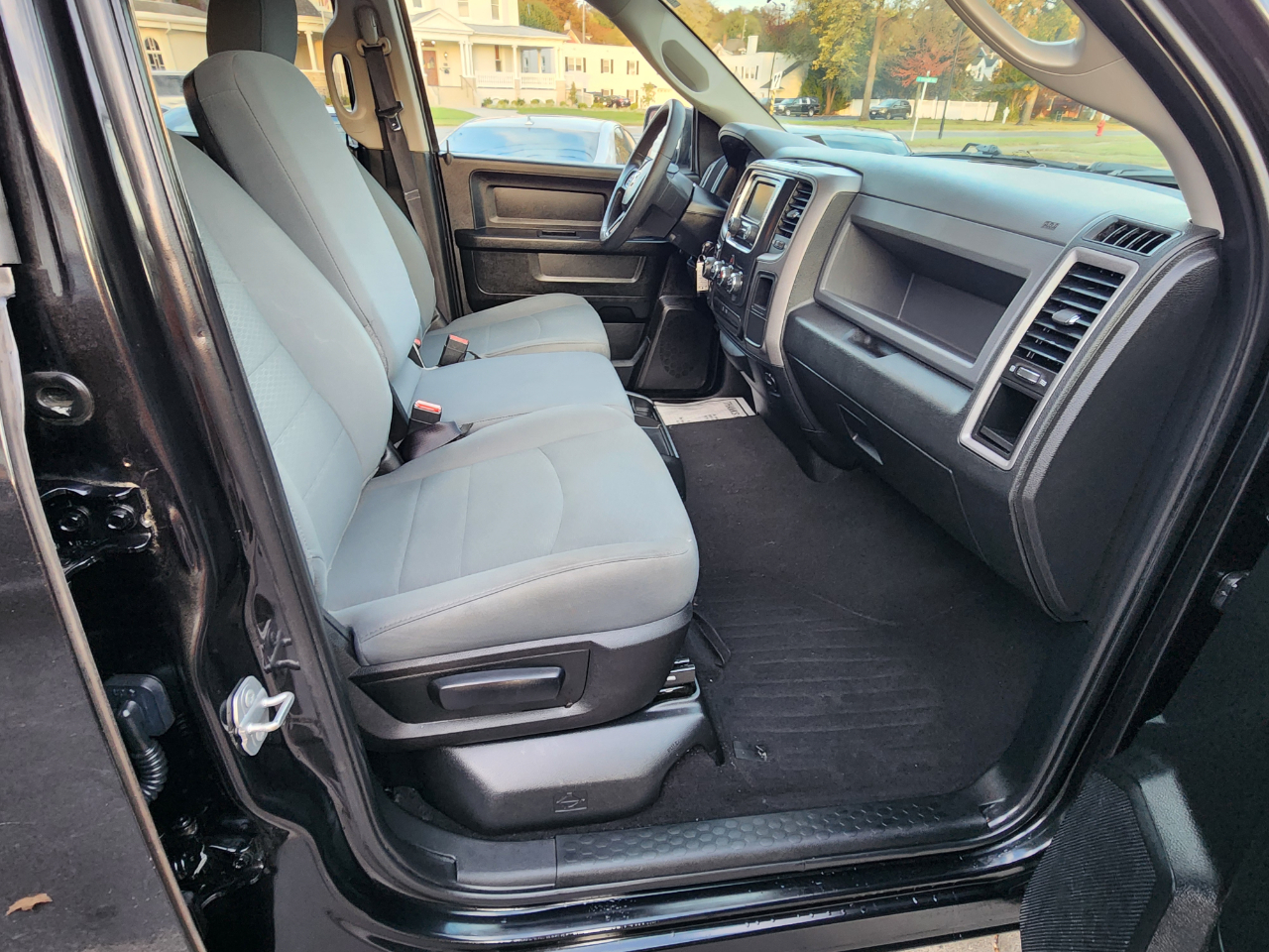 RAM 1500 Tradesman Crew Cab SWB 4WD 2018