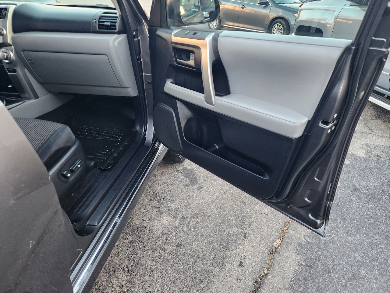 Toyota 4Runner SR5 4WD 2011